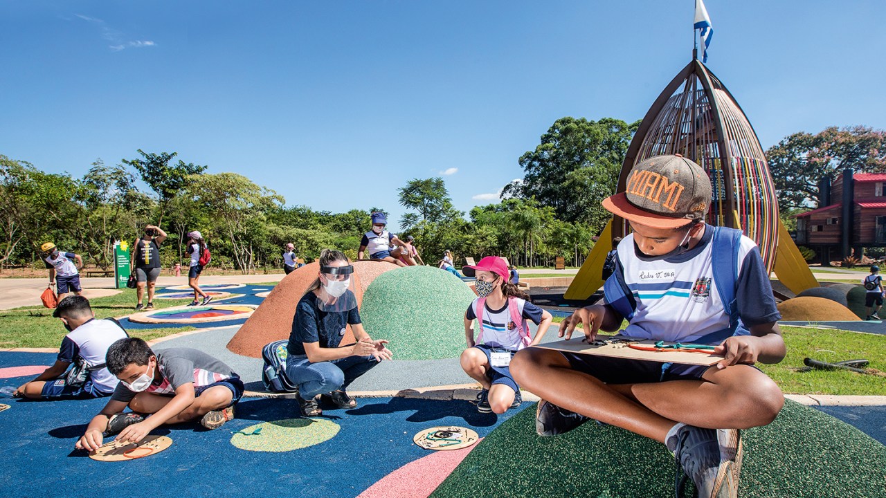 PAREDES DERRUBADAS - Crianças de volta à ativa em Jundiaí: agora, a lição é no parque -
