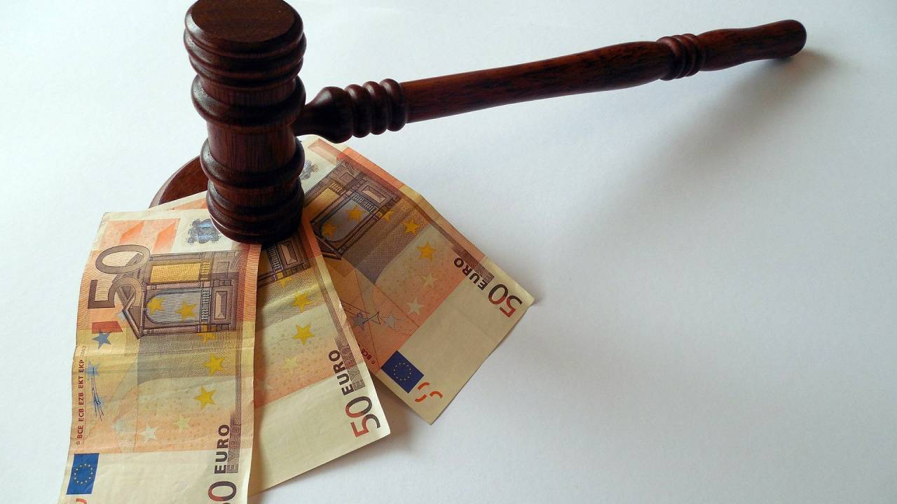 Briga por imóveis leiloados pela Agrisul movimentam milhões de reais