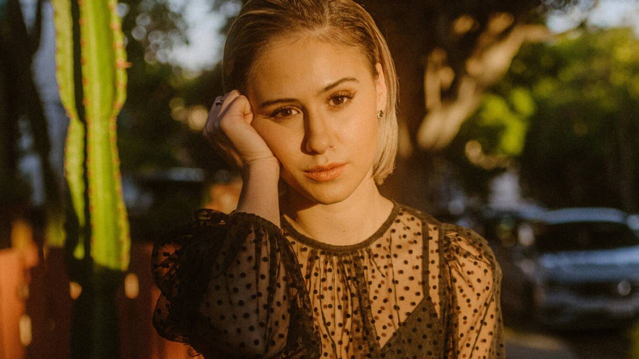 A atriz búlgara Maria Bakalova, em foto recente em Los Angeles, onde mora atualmente.