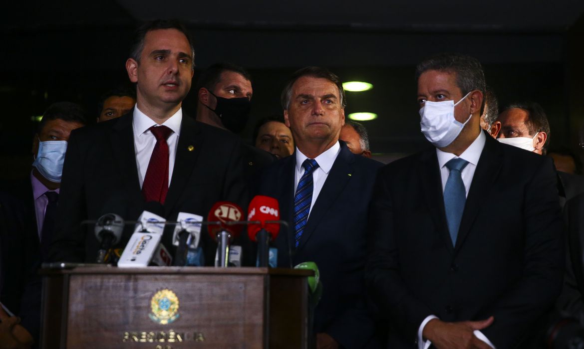 Rodrigo Pacheco, presidente do Senado, Jair Bolsonaro, e Arthur Lira, presidente da Câmara