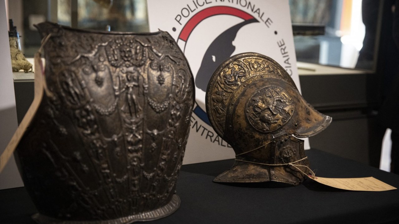 This picture taken on March 3, 2021, shows a breastplate and a ceremonial helmet during their official restitutions by the French Central Directorate of the Judicial Police (DCPJ) to the Louvre Museum, in Paris. - A breastplate and a ceremonial helmet, two "exceptional" objects from the Italian Renaissance, were handed over by the police to the Louvre museum after being found in Bordeaux during an auction linked to an estate. These objects, which belonged to the collection of the Baroness de Rothschild, had been donated to the Louvre in 1922 and stolen in 1983. Estimations say they worth around 500,000 euros. (Photo by Thomas SAMSON / AFP)