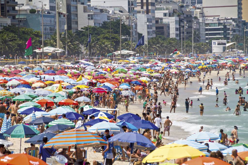 20210314135050040_45.jpg PRAIA CHEIA - Orla carioca no domingo 14: vida aparentemente normal -