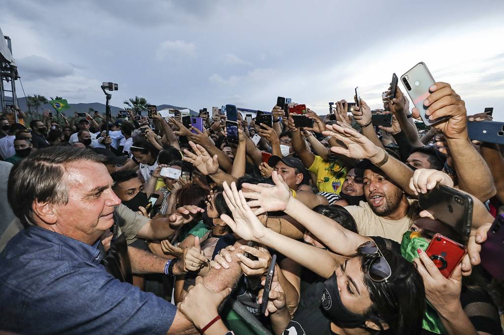 SEM NOÇÃO - Bolsonaro em mais uma aglomeração: o negacionismo do presidente continua em alta -