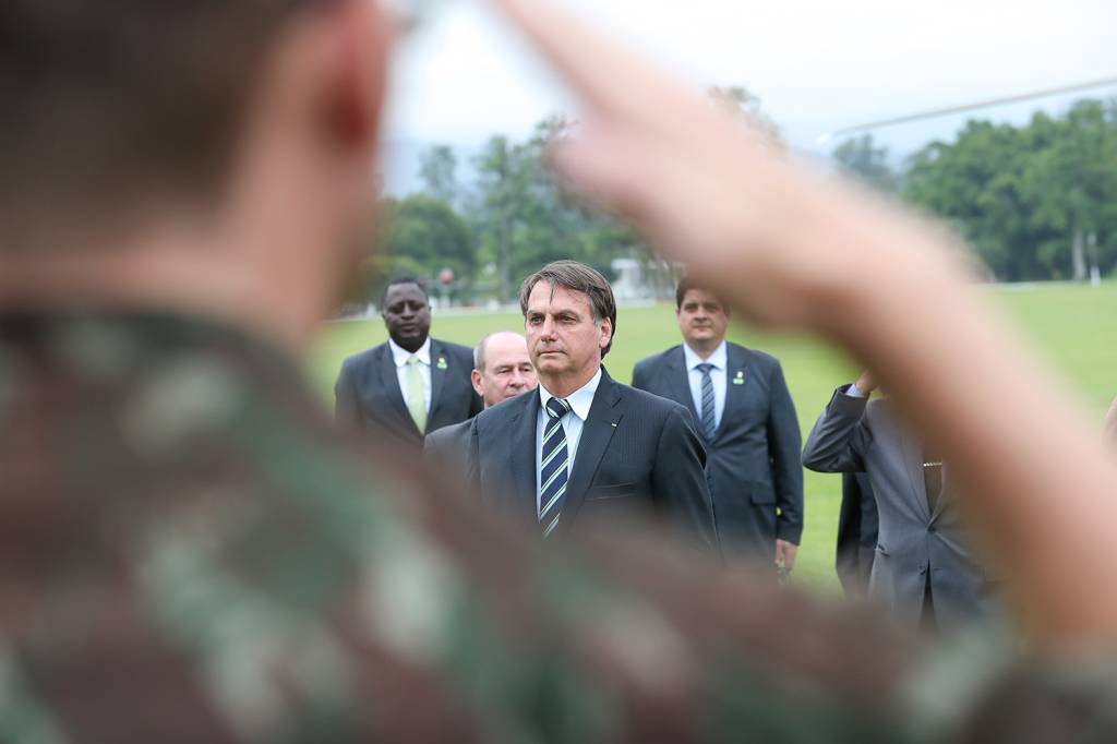 Na crise de Bolsonaro, a novidade é o papel da cúpula militar