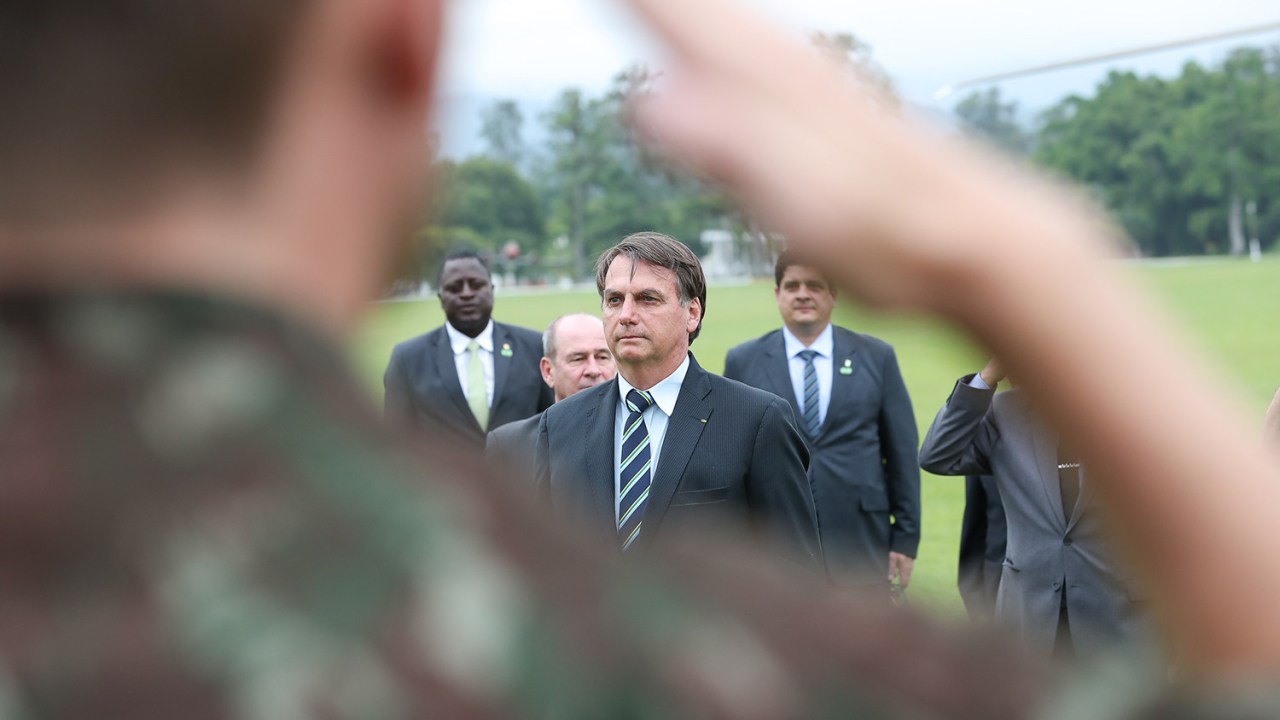 Jair Bolsonaro recebe Honras Militares ao desembarcar na Academia Militar das Agulhas Negras (AMAN) - exercito-forças-armadas