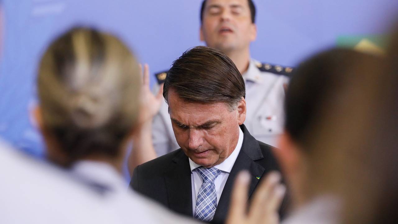 Jair Bolsonaro durante oração com Policiais Militares do DF -