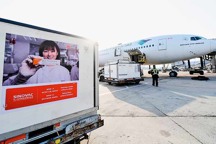 ROTA DE INTERESSES - Carregamento de vacina no aeroporto de Pequim: assim se turbinam as alianças -