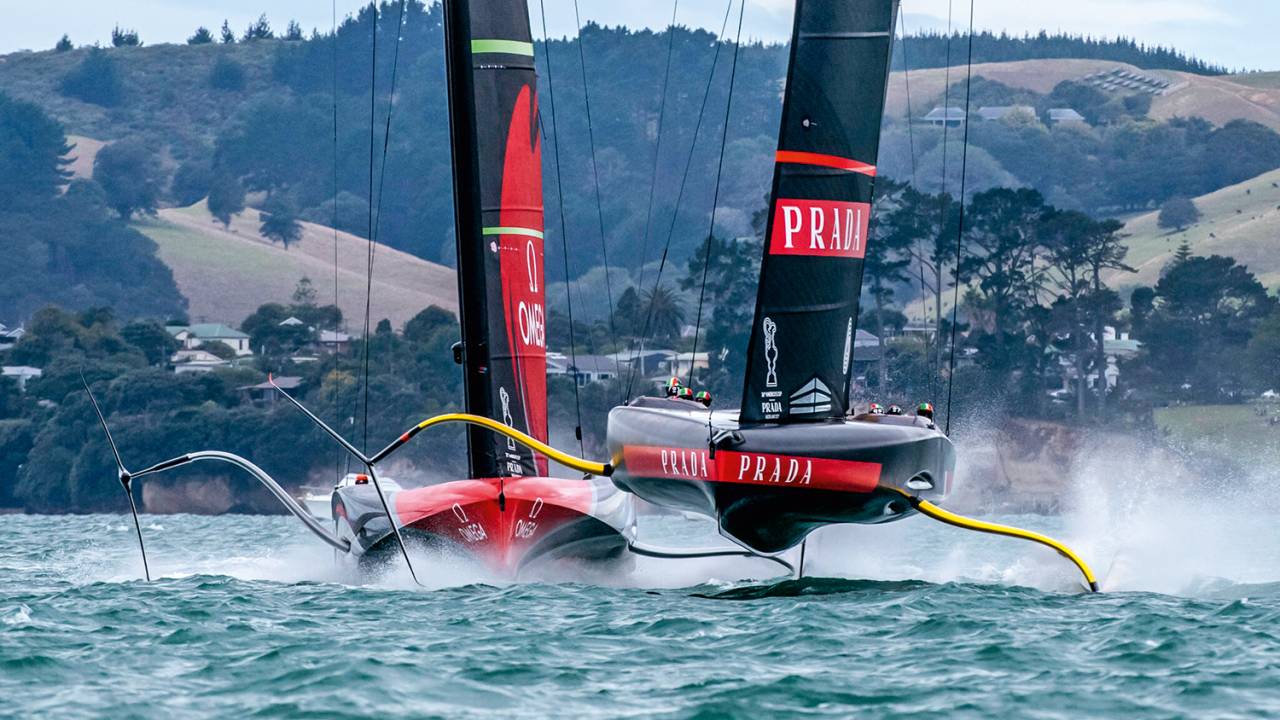 Voando baixo A equipe da Nova Zelândia (acima) superou a italiana Luna Rossa na America’s Cup 2021