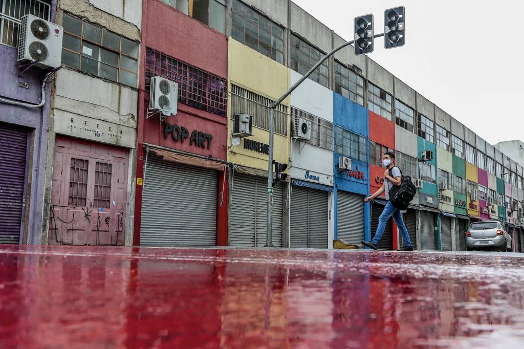 COLAPSO ECONÔMICO - Lojas fechadas em São Paulo: paralisação forçada pelo aumento de casos -