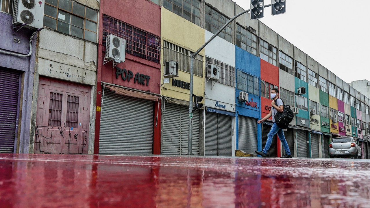 COLAPSO ECONÔMICO - Lojas fechadas em São Paulo: paralisação forçada pelo aumento de casos -
