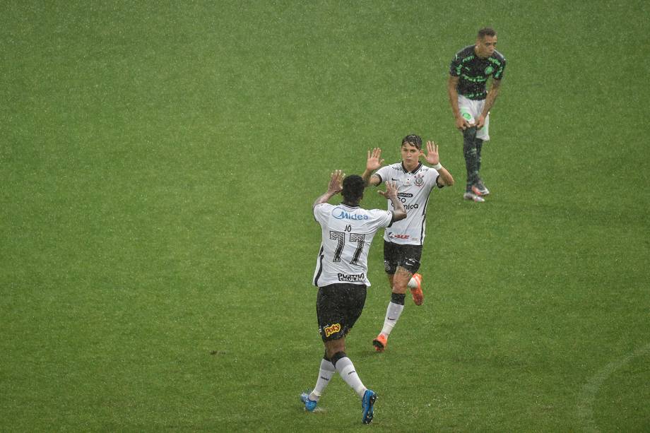 Mateus Vital marcou o primeiro gol do Corinthians na partida -