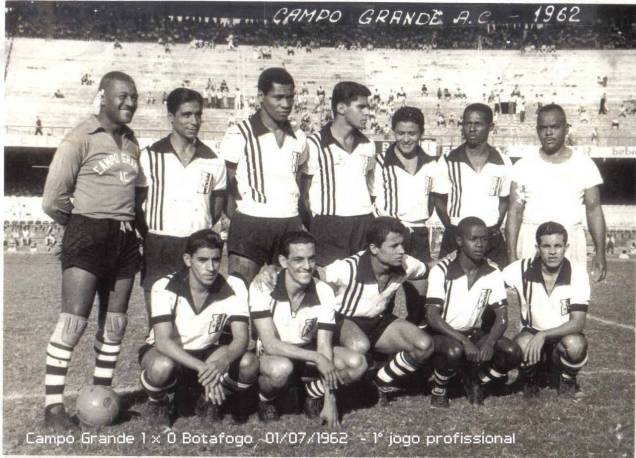 Defendendo o gol do Campo Grande, em 1962, o último clube que atuou como profissional - Defendendo o gol do Campo Grande, em 1962, o último clube que atuou como profissional -