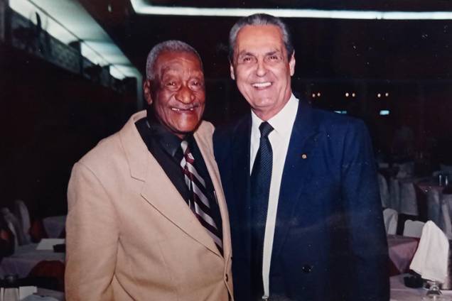 Em homenagem, Barbosa ao lado de Gylmar dos Santos Neves - Em homenagem, Barbosa ao lado de Gylmar dos Santos Neves -