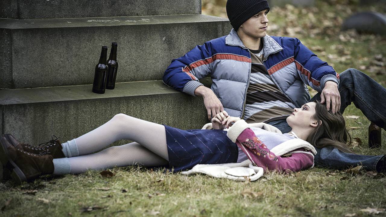 ESPIRAL DESCENDENTE - Holland e Ciara Bravo: romance traumático, mergulho nas drogas e degradação a dois -