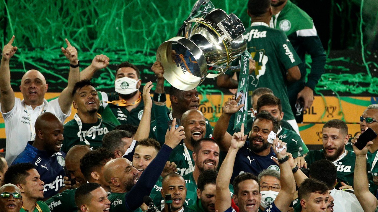 Jogadores do Palmeiras celebram a conquista da Copa do Brasil de 2020