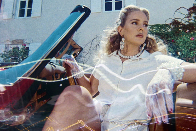 MUSA INDIE - Lana Del Rey: ela chega ao sétimo disco com letras mais maduras -