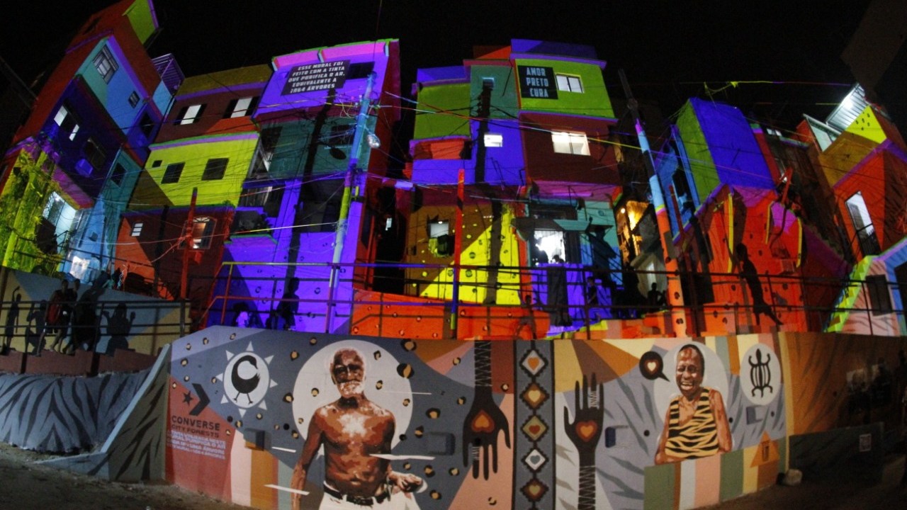 Tema de mural no Rio de Janeiro é “Amor Afrocentrado”, de autoria do grafiteiro e muralista André Kajaman.