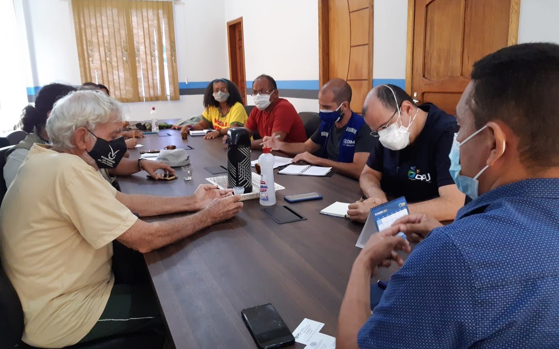 Reunião do coordenador do Grupo de Trabalho Migrações, Apatridia e Refúgio, João Chaves, com representantes da região.