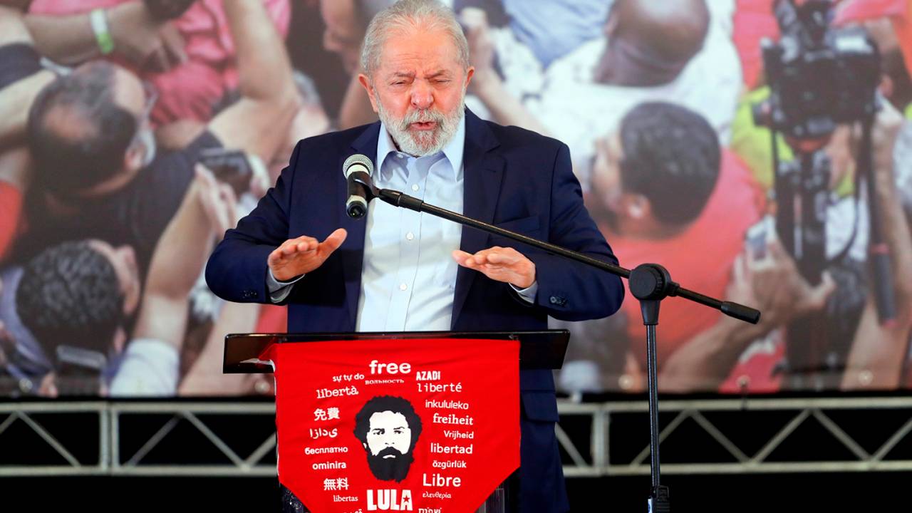 Lula durante entrevista coletiva no Sindicato dos Metalúrgicos, em São Bernardo do Campo -