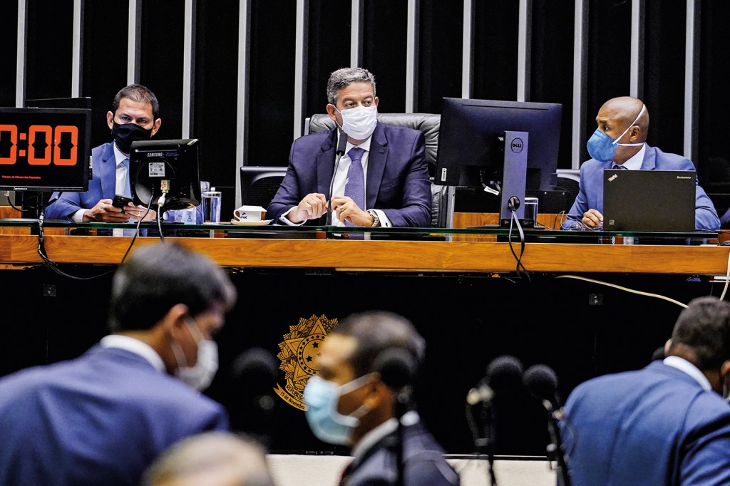LONGO DIA - Arthur Lira, presidente da Câmara: votos de destaques na quarta-feira exigiram doze horas e muita articulação -