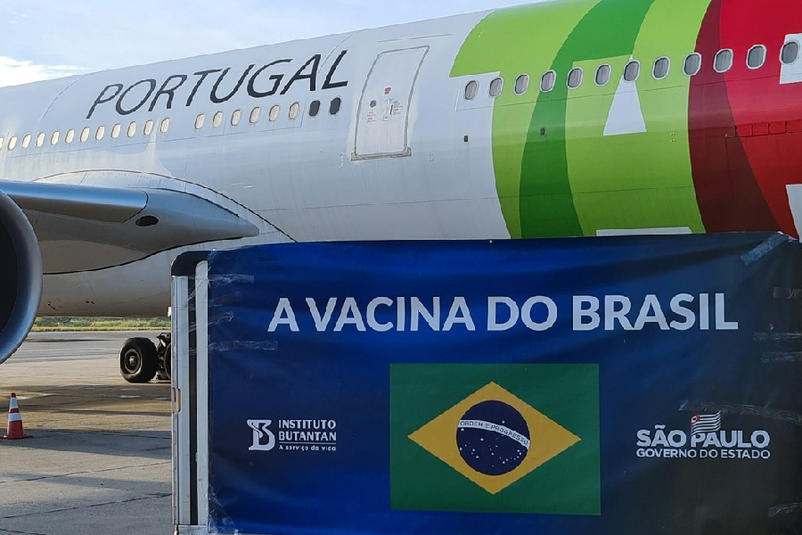 Insumos para produção de 14 milhões de doses da CoronaVac chegam a SP - Na imagem o avião trazendo os isumos da CoronaVac chegam a SP