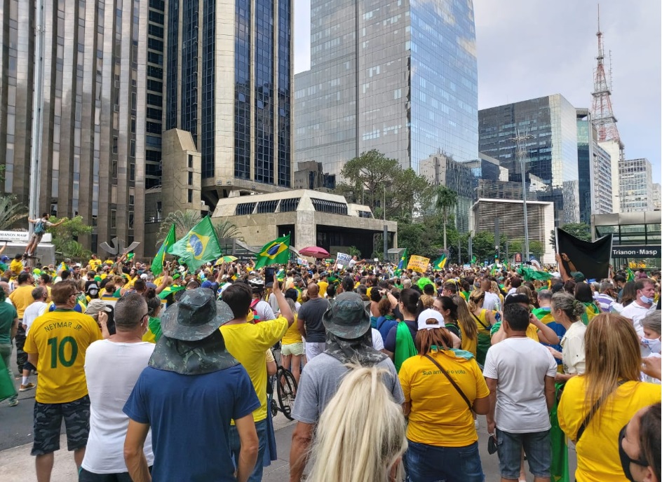 Manifestantes realizam ato de apoio ao presidente Jair Bolsonaro, na Avenida Paulista, em 14/03/2021