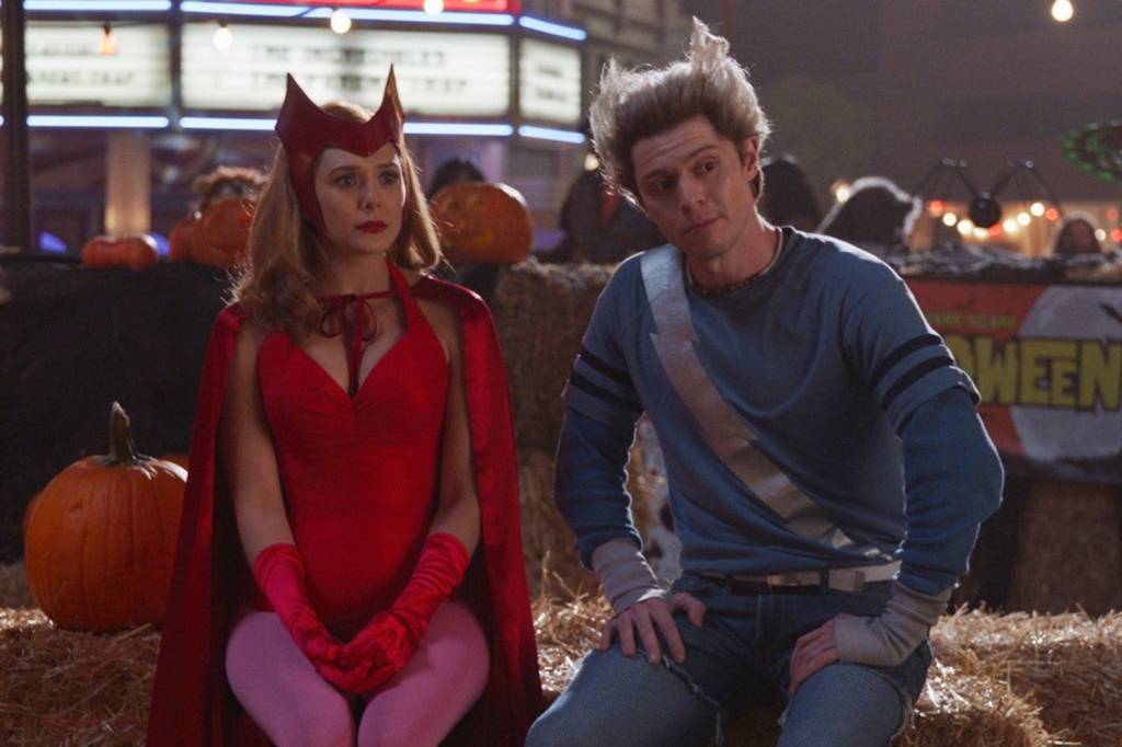 Wanda (Elizabeth Olsen) e Pietro (Evan Peters) em 'WandaVision' -