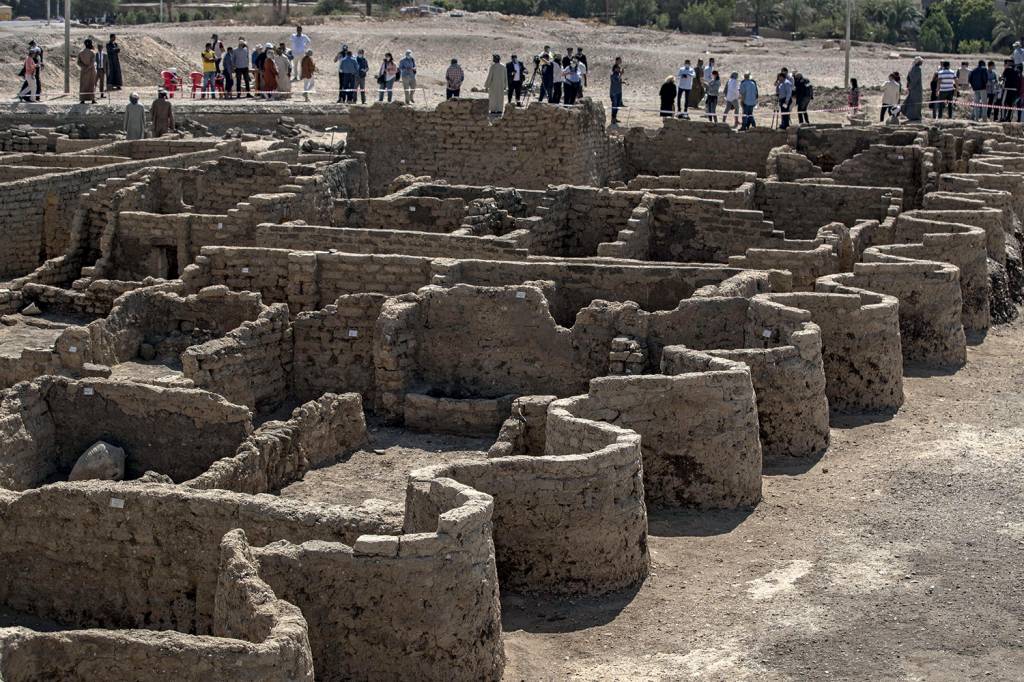 EGYPT-ARCHAEOLOGY CIDADE PERDIDA - Relíquias inestimáveis: trazidas à luz depois de 3 300 anos -