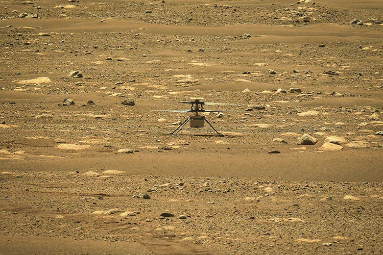 PEQUENO NOTÁVEL - O helicóptero captado pelo rover em Marte: feito histórico -