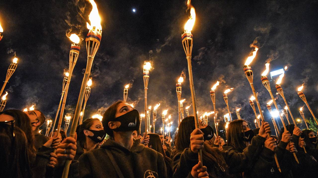 Yerevan, capital da Armênia, houve procissões com tochas -