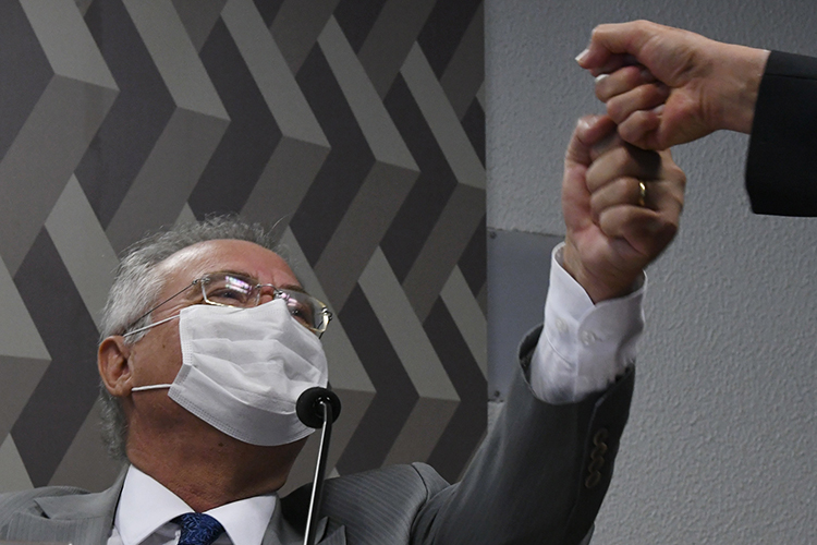 Renan Calheiros durante sessão da CPI da Covid, em Brasília -
