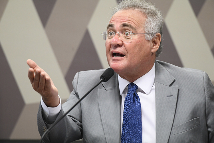Renan Calheiros durante sessão da CPI da Covid, em Brasília -