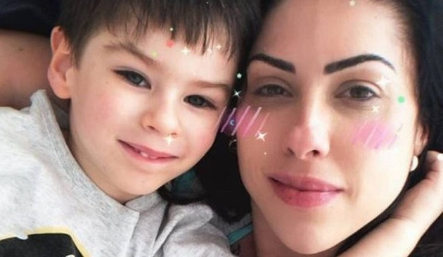 Henry Borel, de 4 anos, junto com a mãe, Monique Medeiros: menino foi morto na madrugada de 8 de março