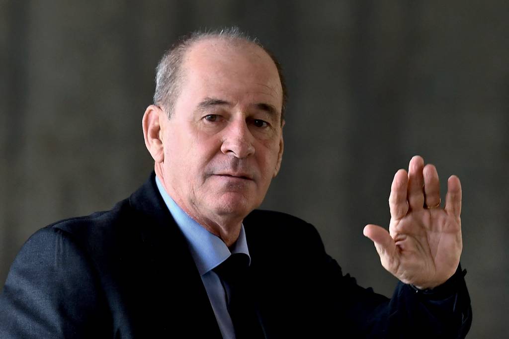 FILES-BRAZIL-DEFENCE-AZEVEDO E SILVA-RESIGNATION NÃO MERECIA - Azevedo: a demissão sumária demorou apenas três minutos -
