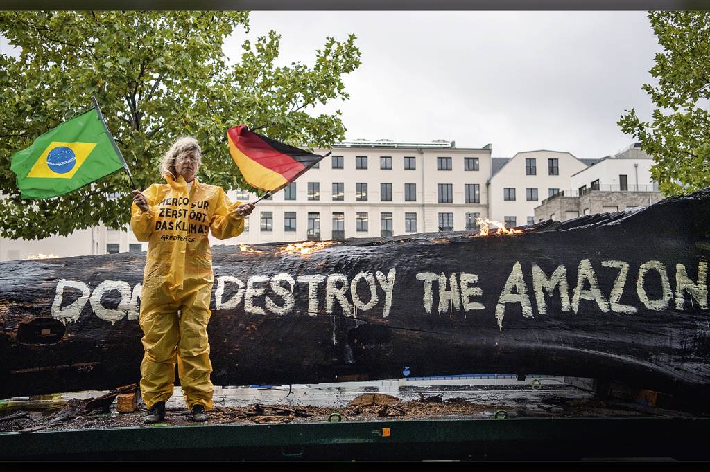 GettyImages-1172428058.jpg PRESSÃO - Manifestação contra o Brasil na Alemanha: ativo da sustentabilidade ambiental nunca esteve tão em alta -