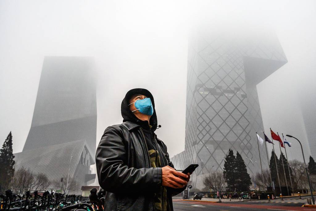 COMPROMISSO - Poluição em Pequim: o campeão de emissões de CO2 diz haver embarcado na economia sustentável -