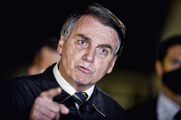 Bolsonaro diz que Brasil vive uma ditadura que não o deixa dar golpe