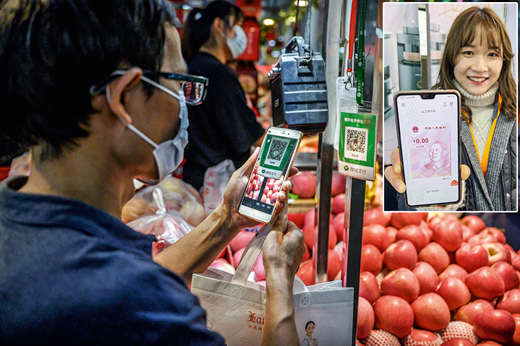 CARTEIRA VIRTUAL - O e-yuan mostrado no smartphone: a compra por aplicativo em mercado de Pequim (à esq.) se amplia -