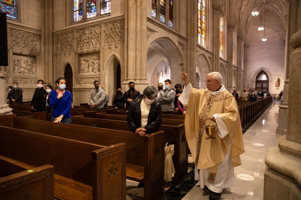 Celebração de Páscoa com público reduzido na Catedral de Saint Patrick's em Nova York - 04/04/2021