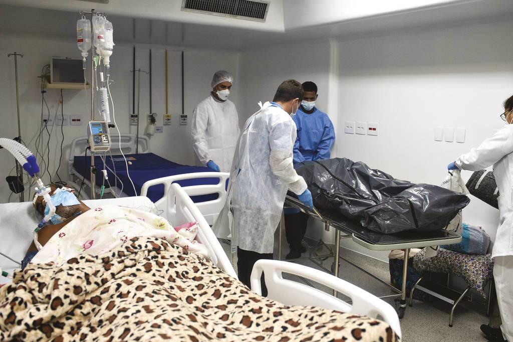 CONEXÃO - Morte em hospital de Duque de Caxias: elevado número de vítimas da Covid-19 pode atrapalhar os planos eleitorais do presidente da República -