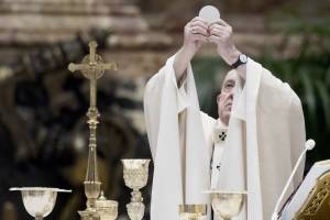 Papa Francisco na missa de Páscoa no Vaticano: cerimônia teve presença limitada de fiéis