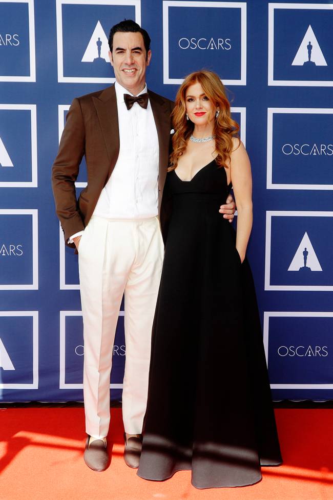 Sacha Baron Cohen, indicado a Melhor Ator Coadjuvante, por seu papel em 'Os 7 de Chicago' e sua mulher Isla Fisher, chegam ao Oscar 2021