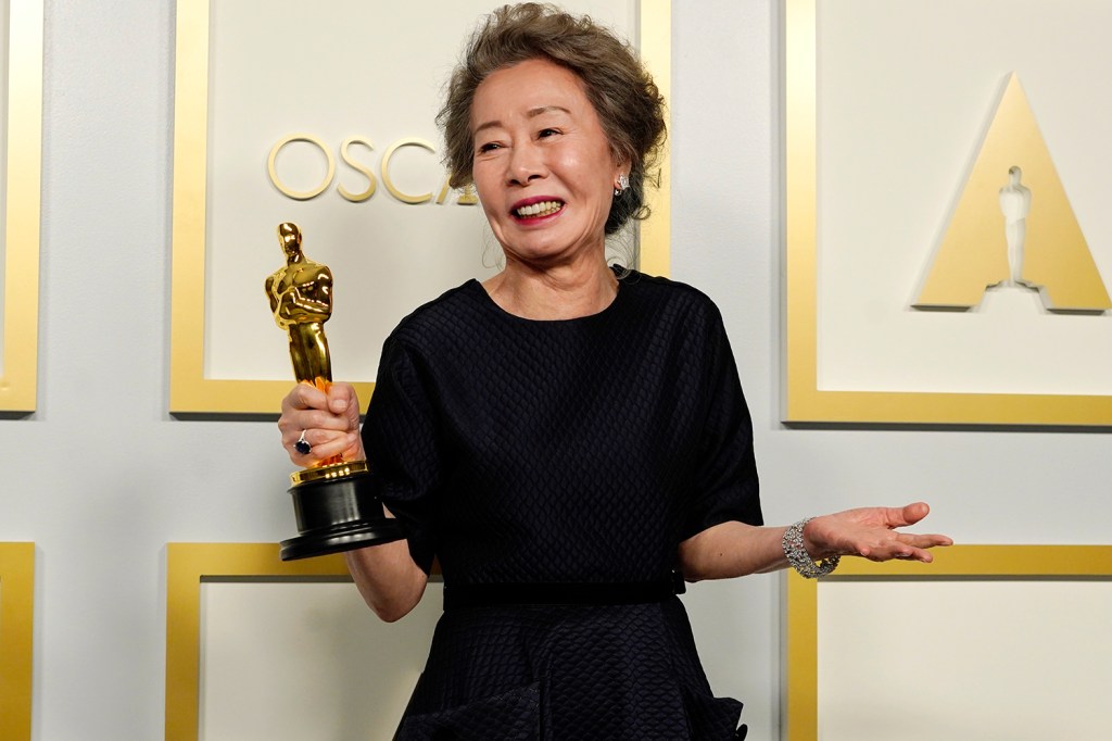 Youn Yuh-jung, vencedora de melhor atriz coadjuvante, na 93ª edição do Oscar -