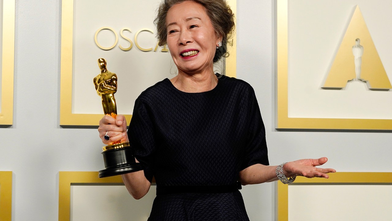 Youn Yuh-jung, vencedora de melhor atriz coadjuvante, na 93ª edição do Oscar -