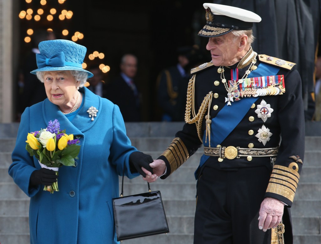 Philip e Elizabeth II em cerimônia em Londres em 2015