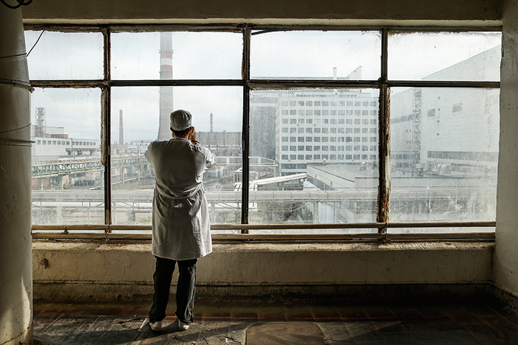 CHERNOBYL HOJE - Visitante na antiga instalação: ela quase arrasou a Europa -