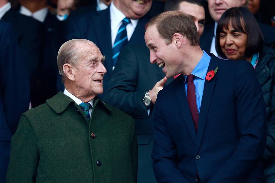 Príncipe Phillip e William acompanham a partida final da Copa do Mundo de Rugby de 2015 entre Nova Zelândia e Austrália, no Twickenham Stadium -