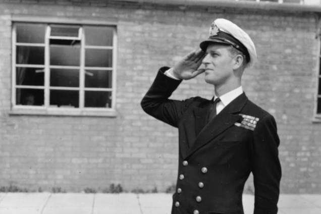 O tenente Philip Mountbatten na Royal Naval Officers School, em Kingsmoor, Inglaterra, no ano de 1947 -