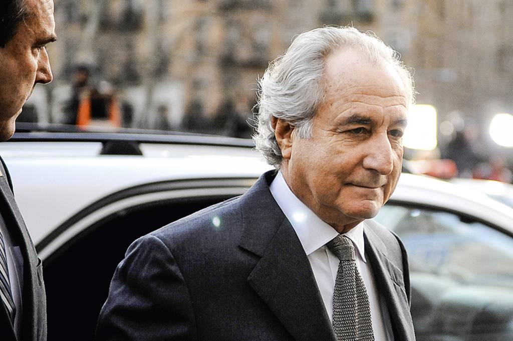 GettyImages-85392977.jpg FARSA - O financista: a pirâmide criminosa atingiu 30 000 vítimas -