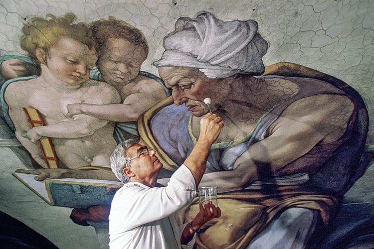 GettyImages-860899454.jpg CAMADAS - O restaurador italiano: do jeito que Michelangelo pintou -